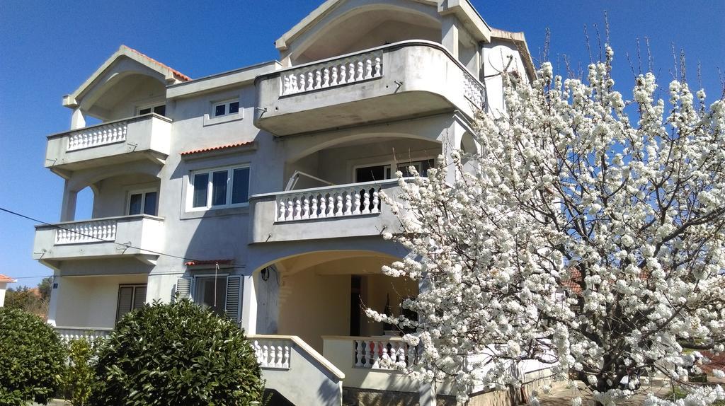 Apartments Lena Sutomiscica Экстерьер фото