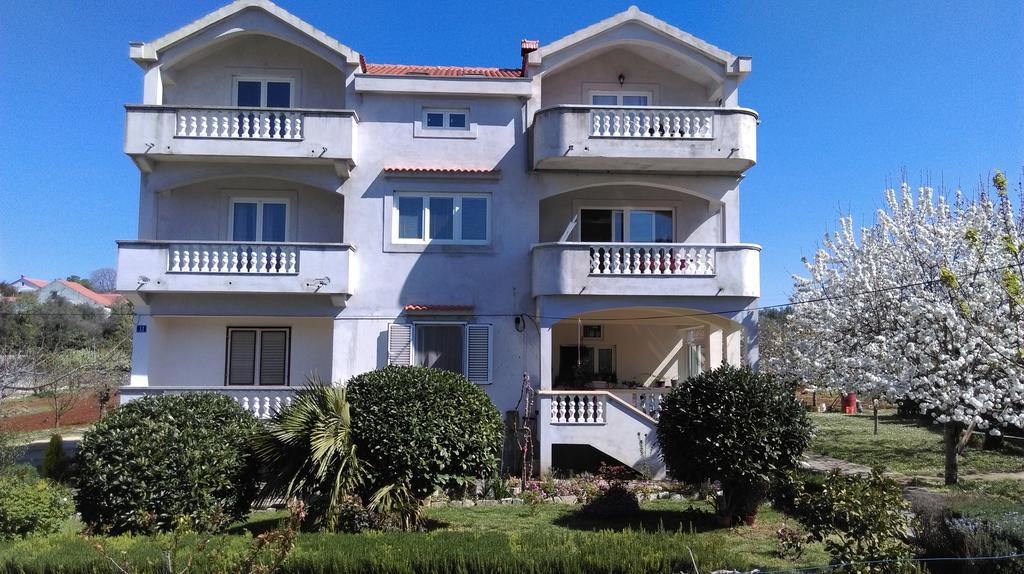 Apartments Lena Sutomiscica Экстерьер фото